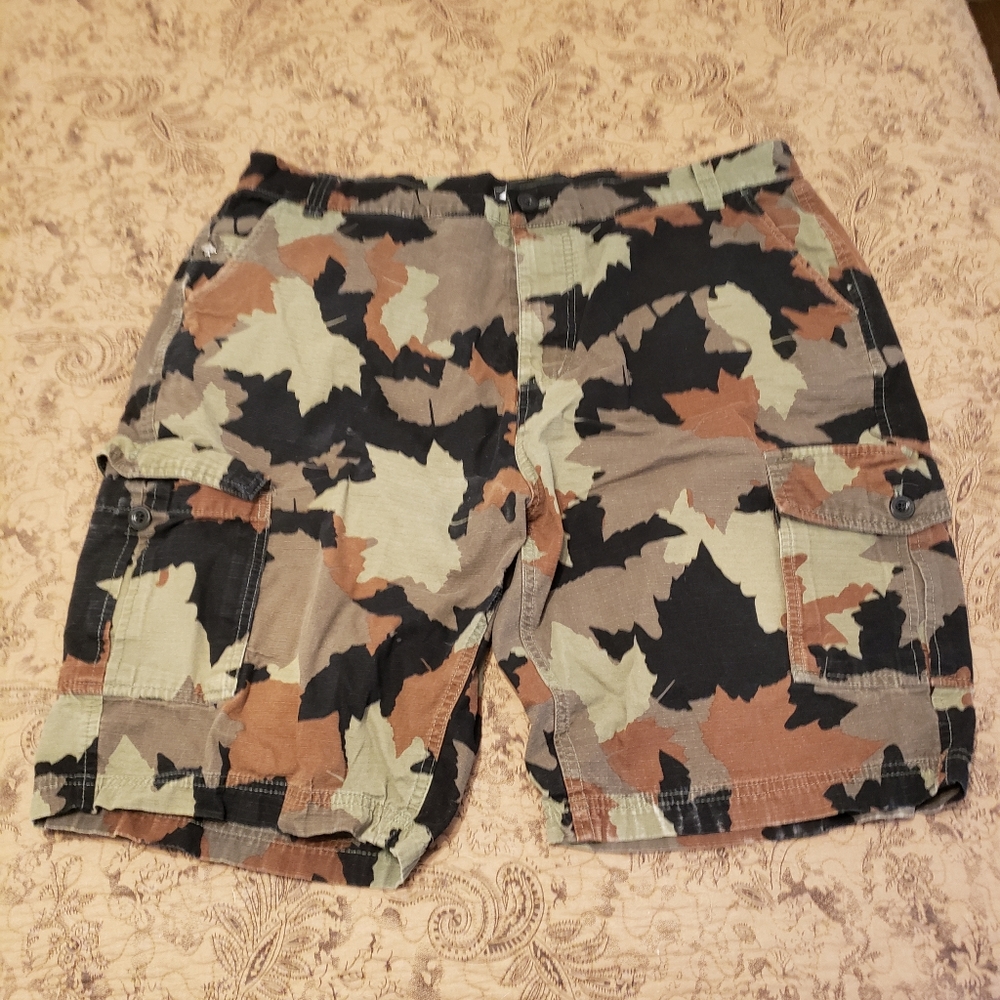 LRG maple 🍁 leaf rip stop camo shorts.